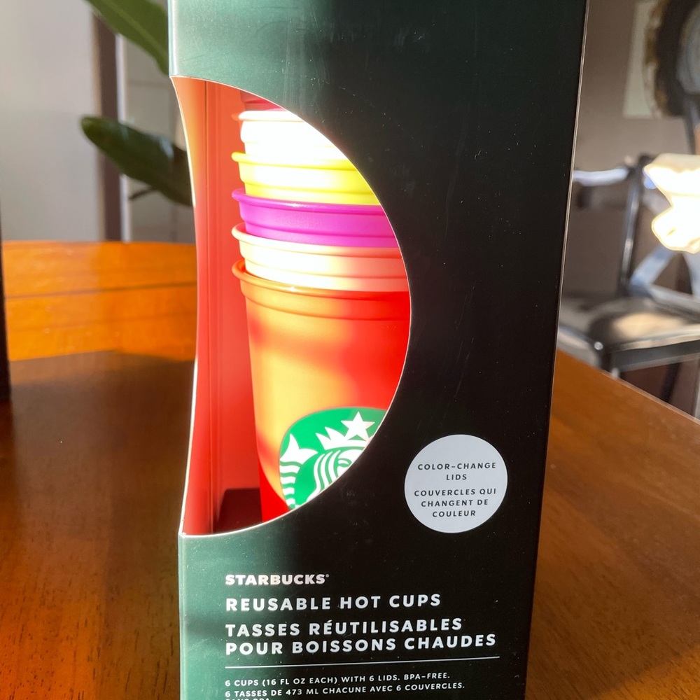 ✨🧜♀️Starbucks Plastic Reusable Cups with Color Changing Lids🧜♀️✨ - Picture 2 of 8